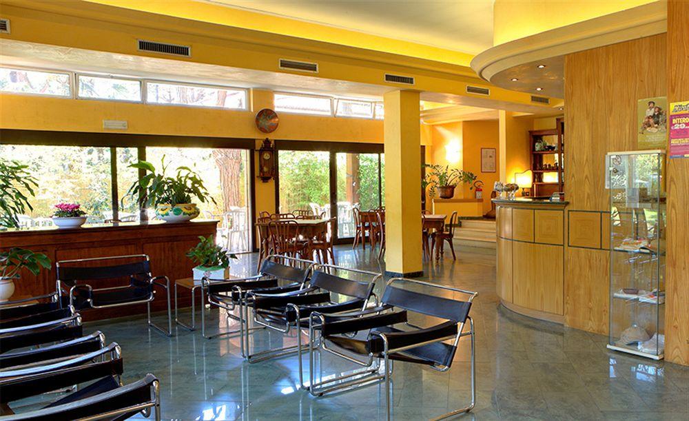 Hotel Columbia Марина-Ромеа Екстер'єр фото