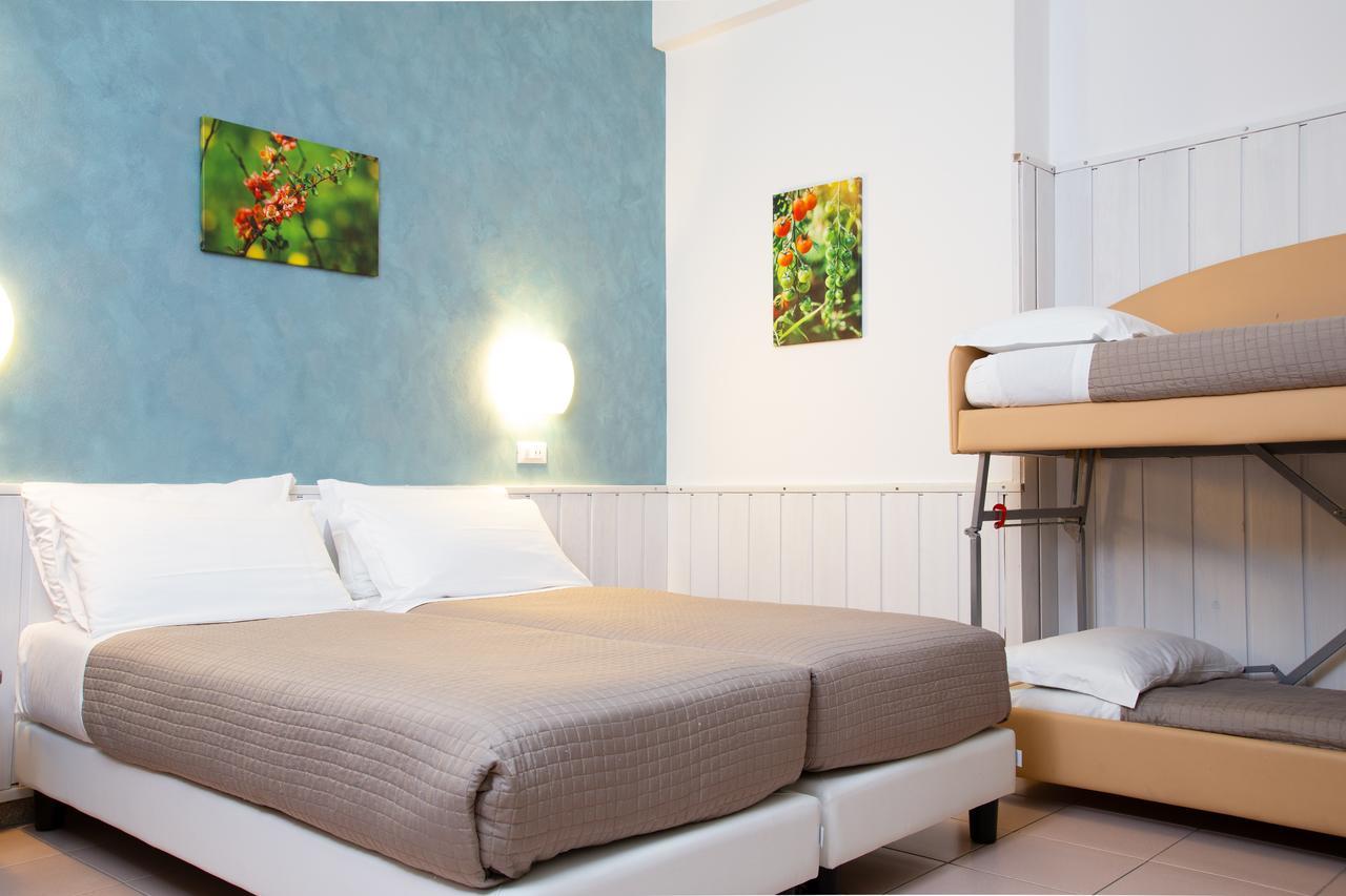 Hotel Columbia Марина-Ромеа Екстер'єр фото