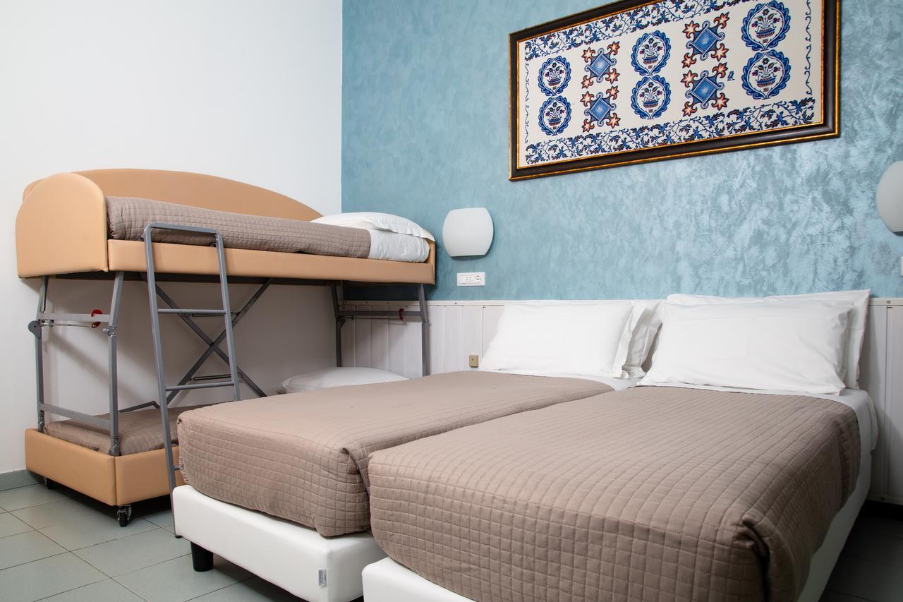 Hotel Columbia Марина-Ромеа Екстер'єр фото