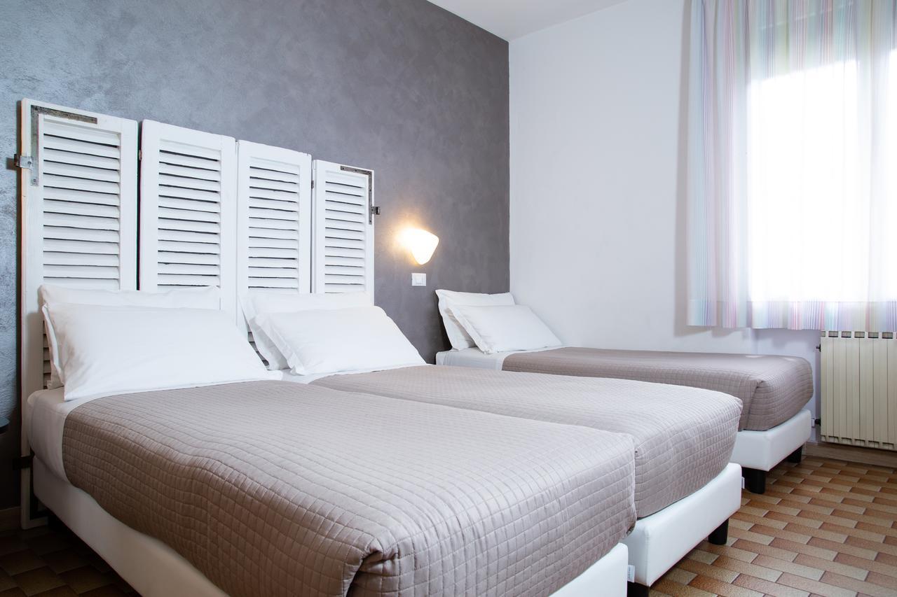 Hotel Columbia Марина-Ромеа Екстер'єр фото